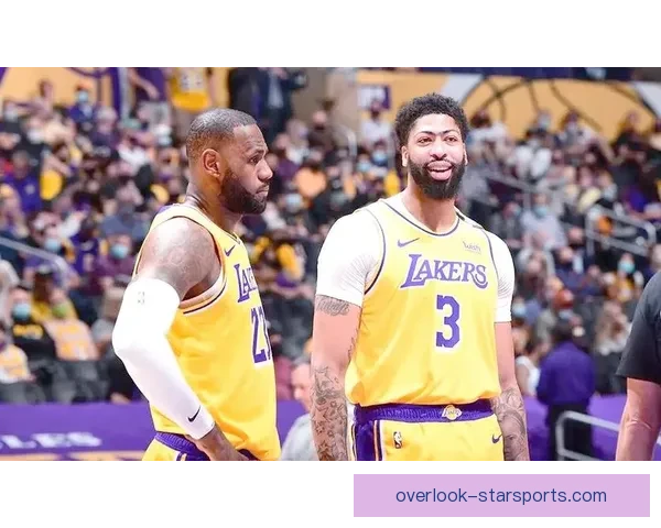 湖人队迎来新援交易热潮 詹姆斯与戴维斯合作前景引人关注