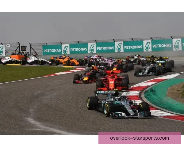 F1赛季最新动态：车队策略调整与赛道激烈竞争解析