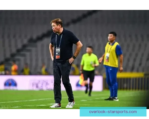 欧洲豪门争夺顶级前锋转会引发球迷热议与媒体关注